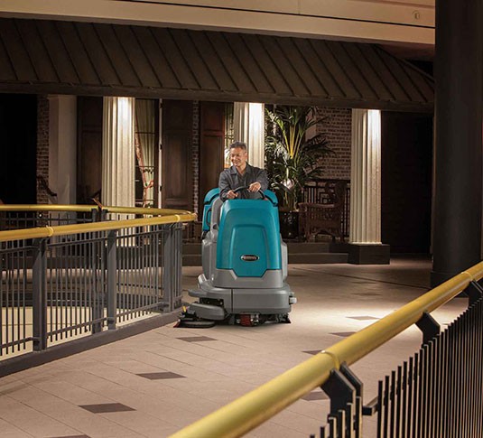 T12 Lavapavimenti compatta uomo a bordo a batteria alt 15